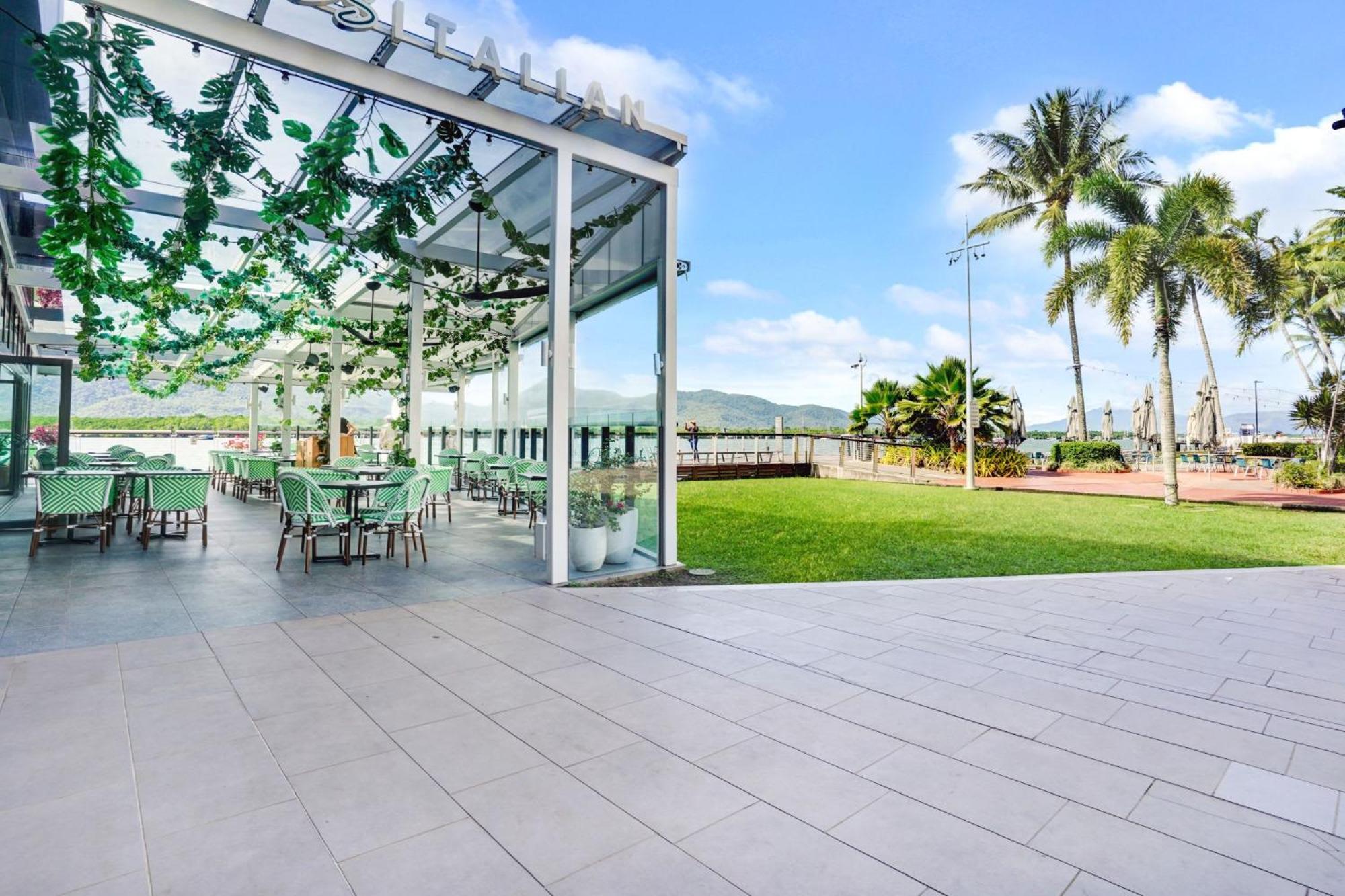 ホテル 602 Harbour Lights With Ocean Views ケアンズ 部屋 写真